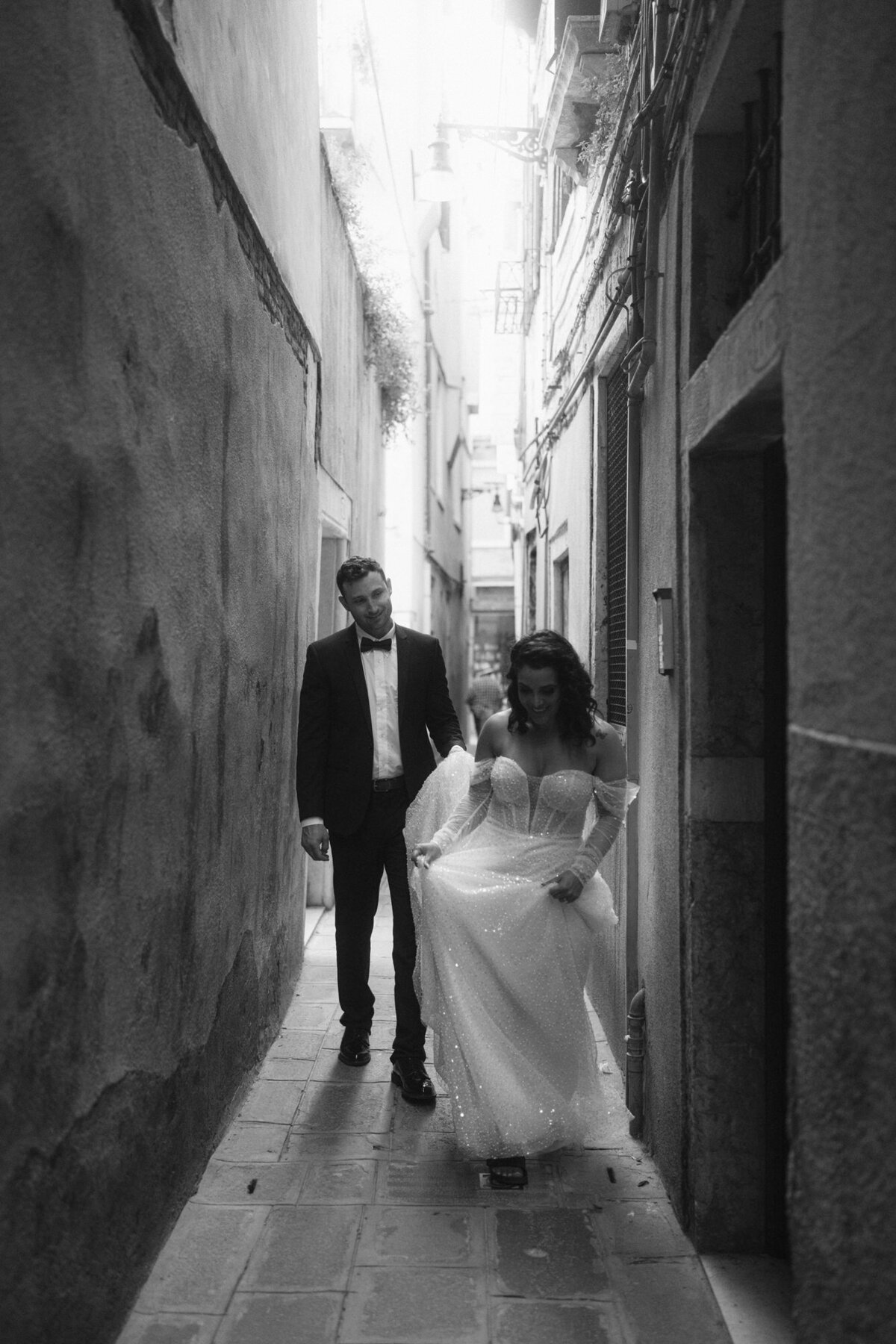 the_chaffins_international_destination_wedding_elopement_photographers_sammie_chaffin_micah_editorial_adventure_photos_travel_venice_italy_19