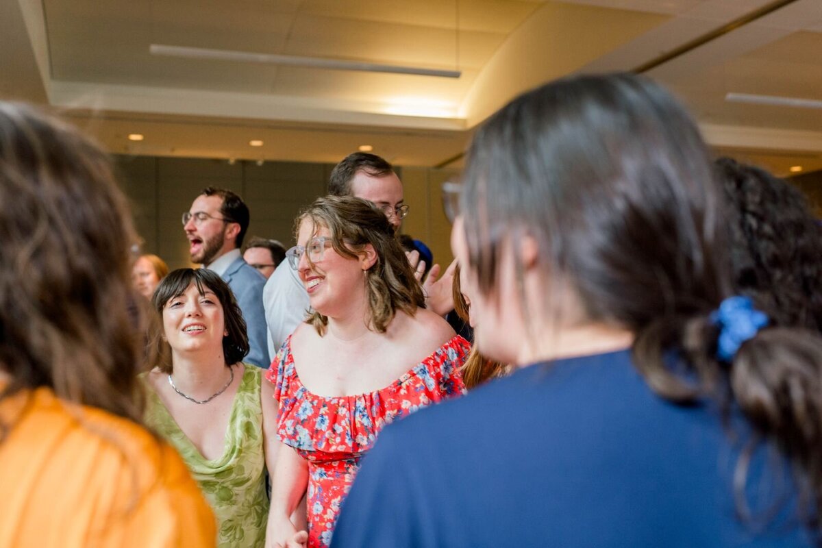 Eliana-Melmed-Photography-Chicago-LosAngeles-Jewish-WeddingPhotography-ShulaNoah-Simcha-Dancing-00141