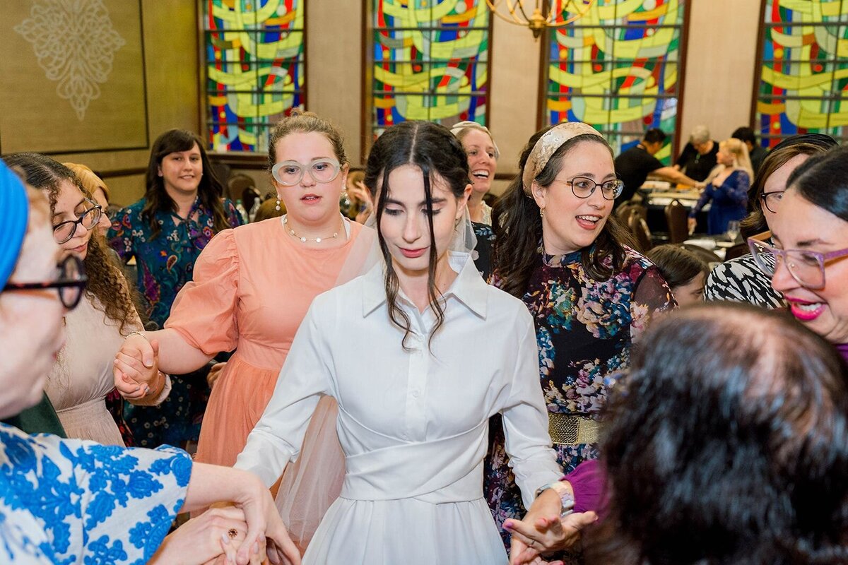 Eliana-Melmed-Photography-Chicago-LosAngeles-Jewish-WeddingPhotographer-CarmiKalman-WomensDancing-00027