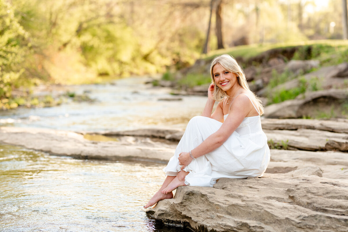 Senior pictures in Alabama along a creek by pro high school senior photographer
