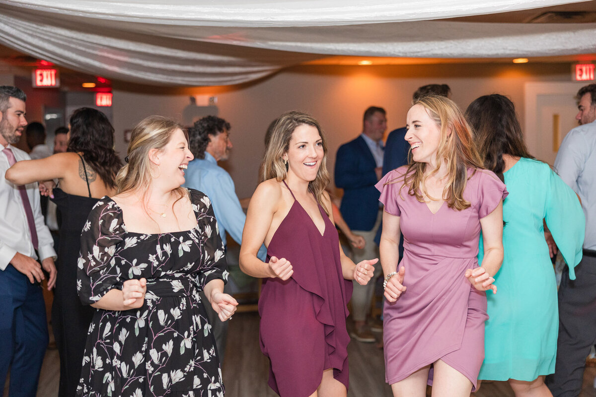 guests dancing at a FL wedding