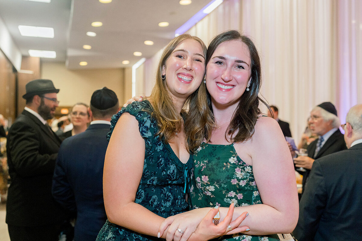 Eliana-Melmed-Photography-Chicago-LosAngeles-Jewish-WeddingPhotography-ElianaSklar-CocktailHour-00040
