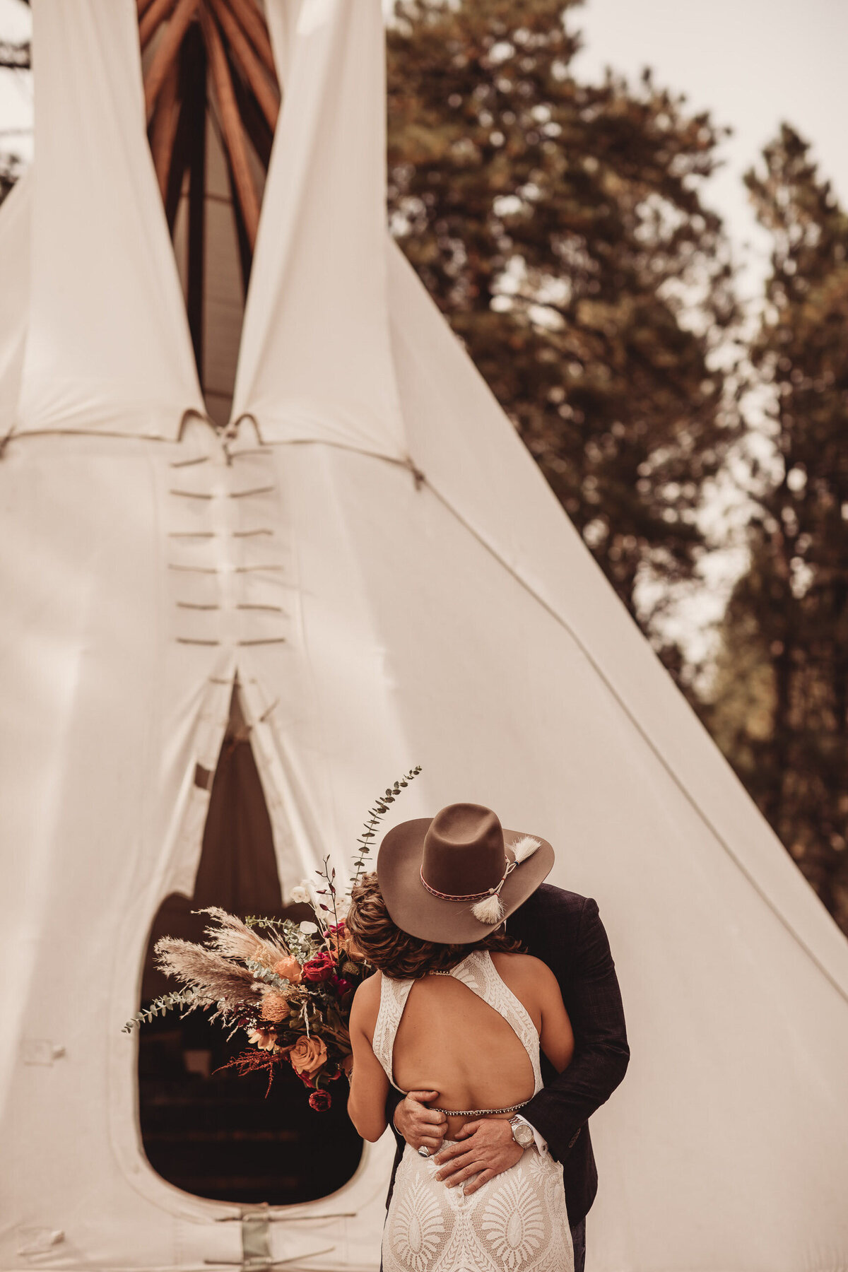 younger-ranch-wedding-Native-Roaming-Photography-23