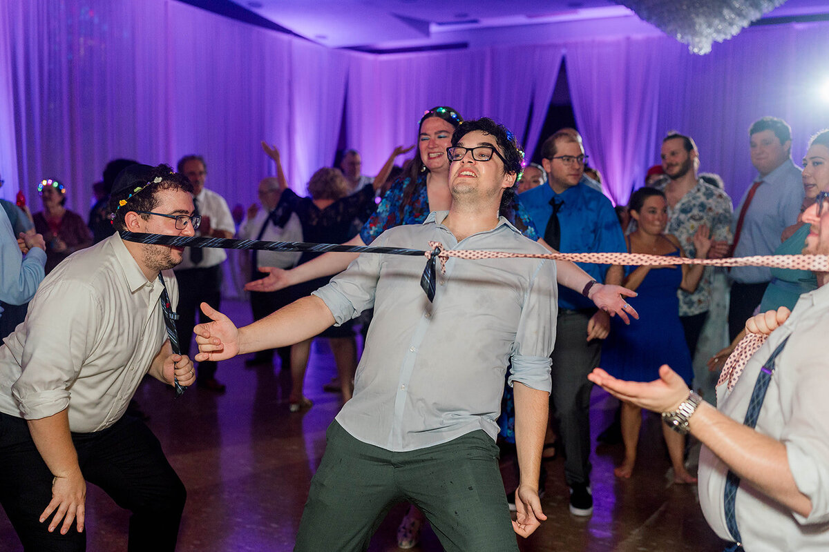 Eliana-Melmed-Photography-Chicago-LosAngeles-Jewish-WeddingPhotography-ElianaSklar-DanceFloor-00184