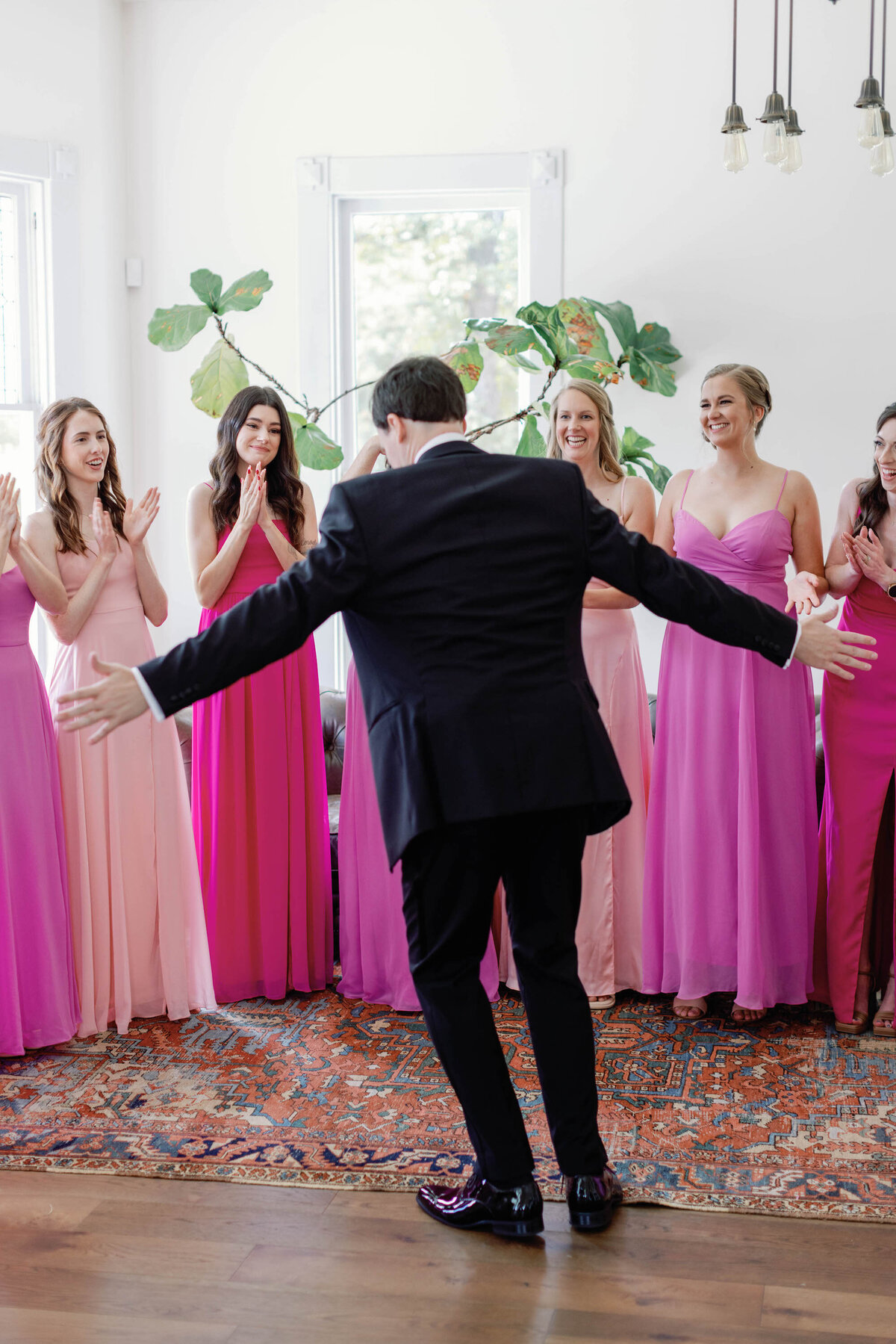 bridesmaids-groom-first-look-at-the-grand-lady-1