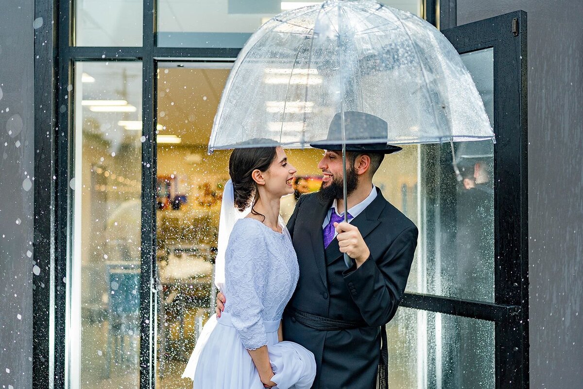 Eliana-Melmed-Photography-Chicago-LosAngeles-Jewish-WeddingPhotographer-CarmiKalman-CouplesPortraits-00012
