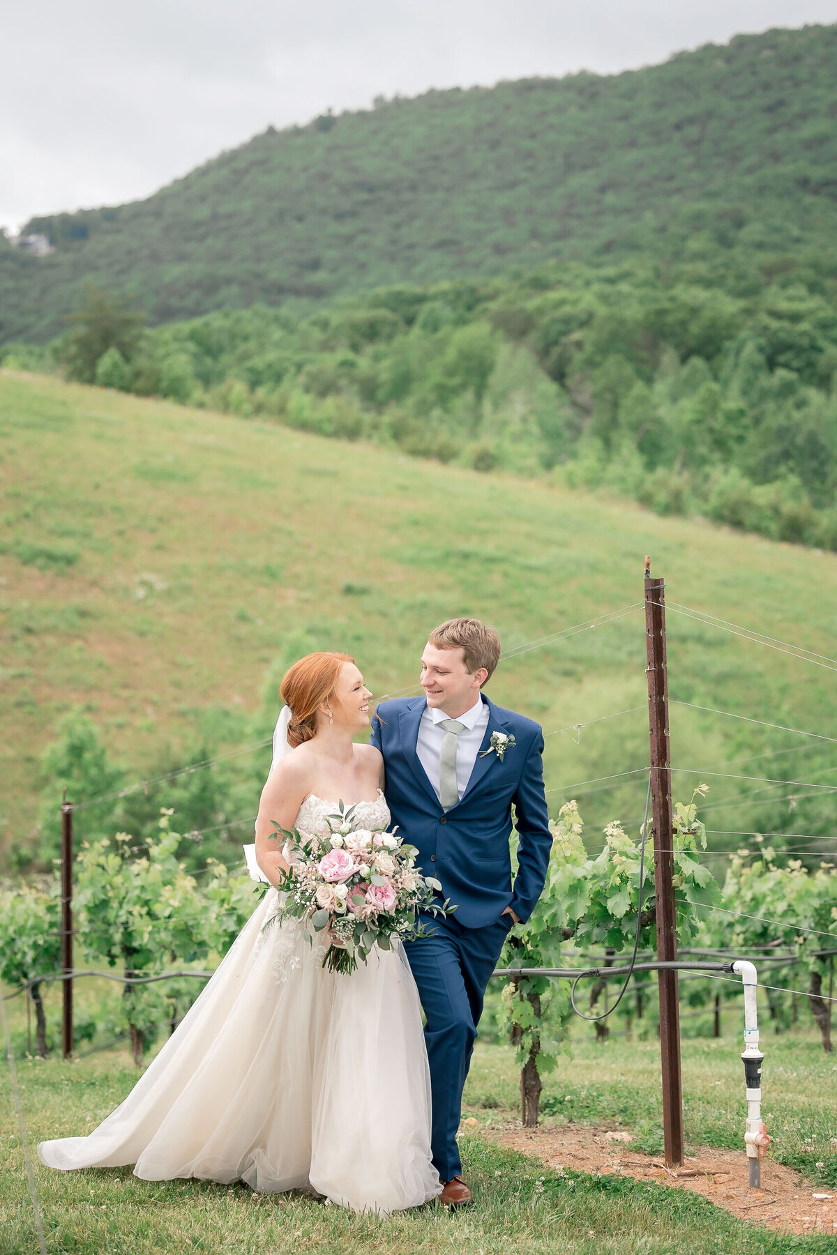 best yonah mountain vineyard wedding pictures photo photographer