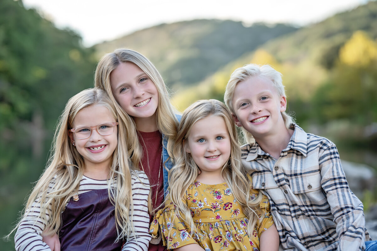 New_Braunfels_family_photo_session_by_beautiful_river_05