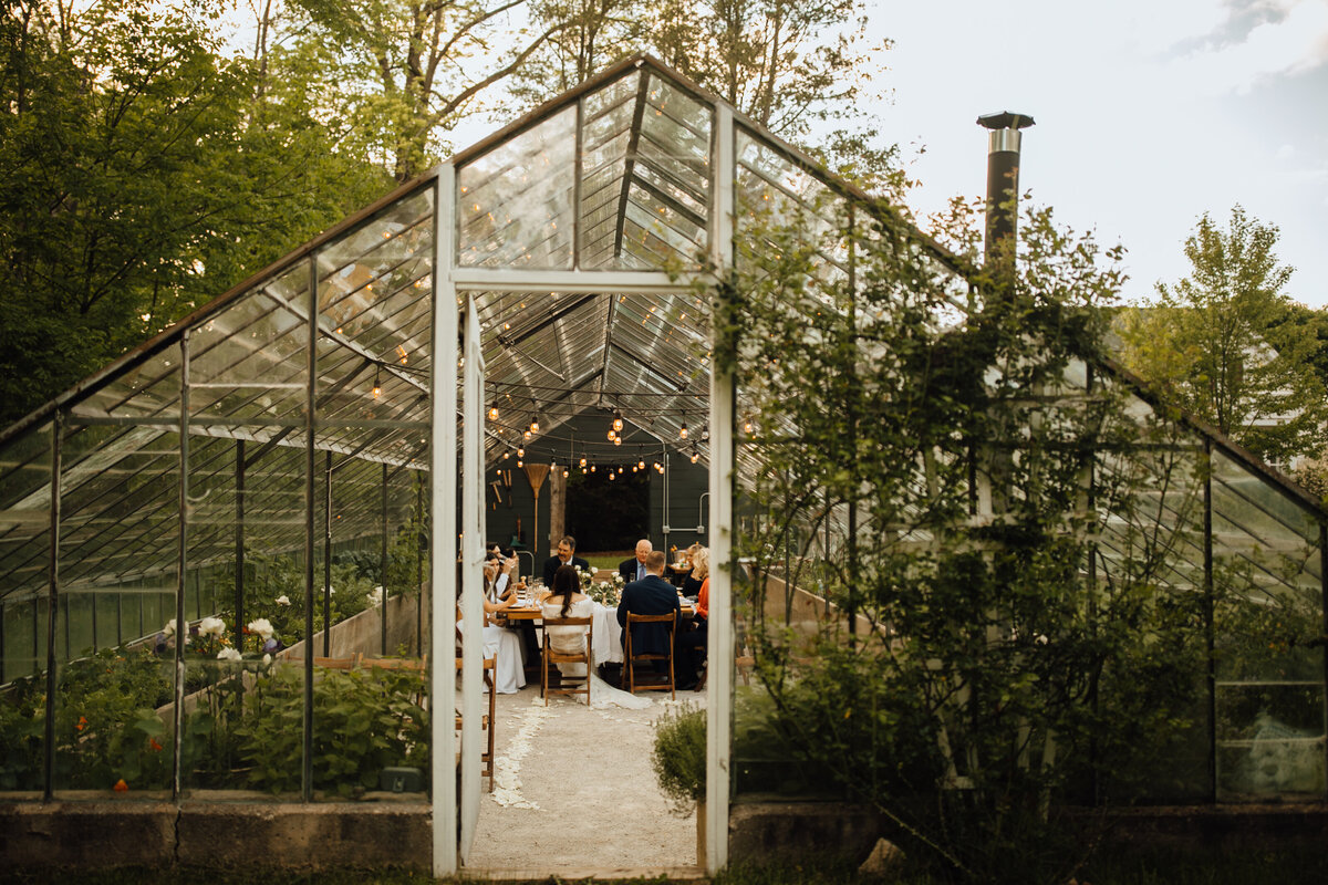 Small-wedding-venues-in-Michigan-the-glass-house3