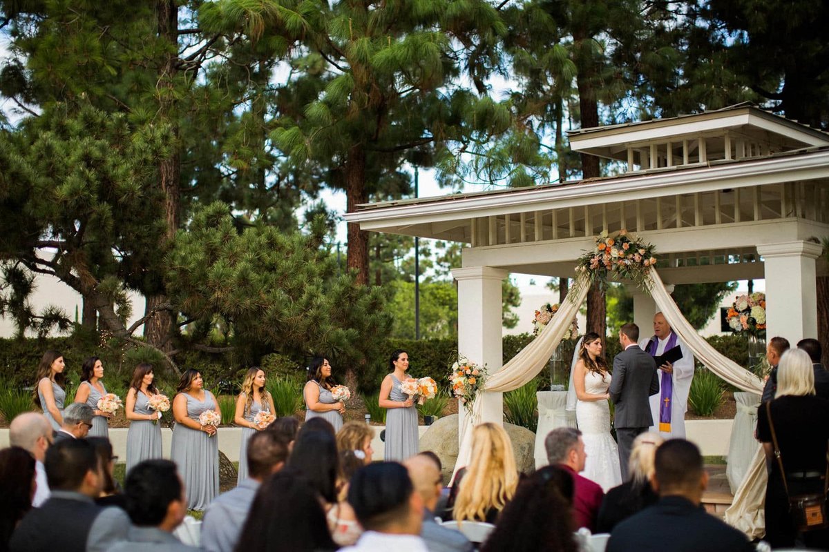 Beautiful wedding ceremony at The Turnip Rose Promenade wedding venue in Costa Mesa