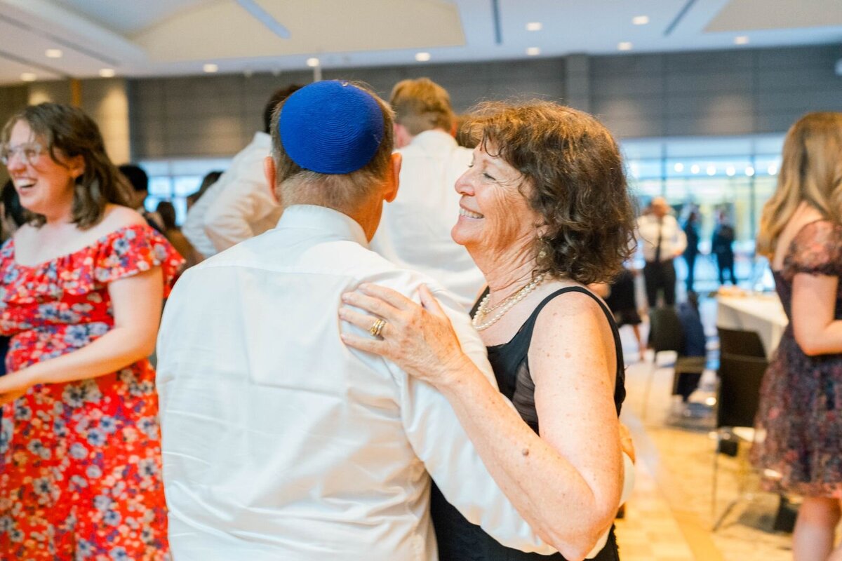 processed_ElianaMelmedPhotography_JewishWeddingPhotographer_ShulaNoah_Dancing-238