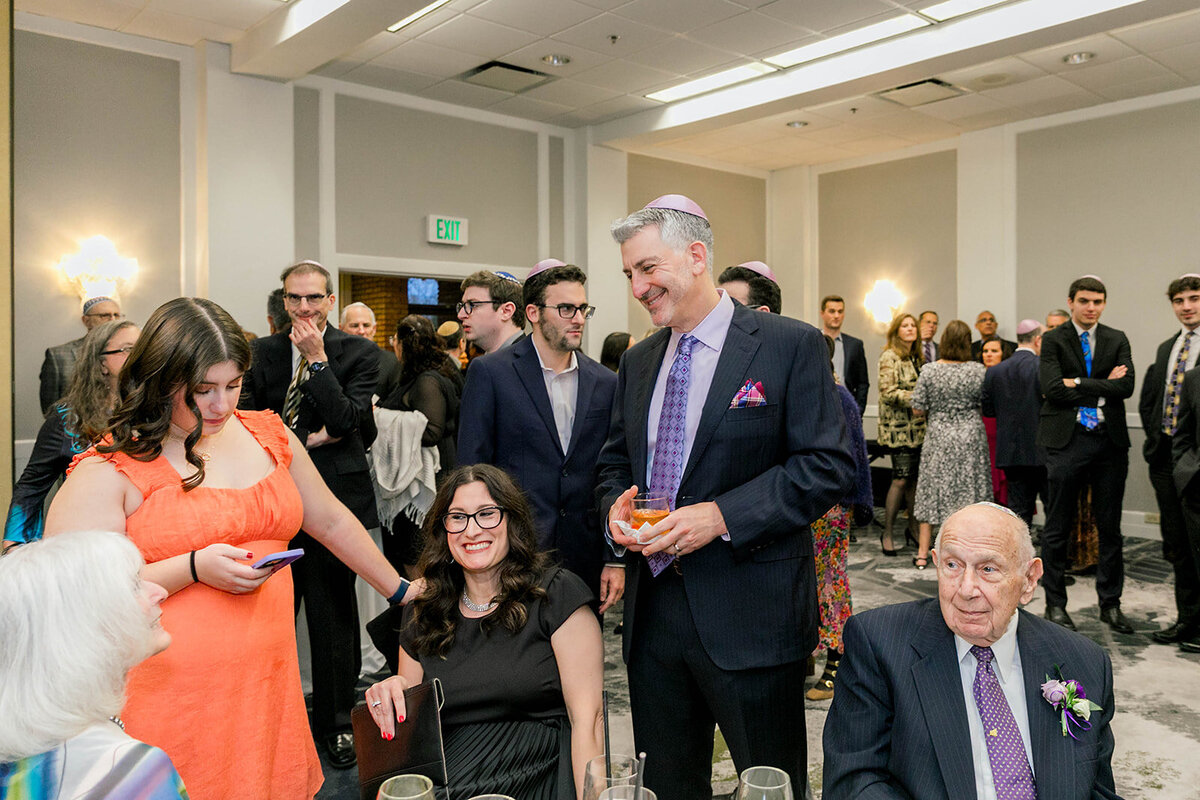 Eliana-Melmed-Photography-Chicago-LosAngeles-Jewish-WeddingPhotography-KabbalatPanim-00084