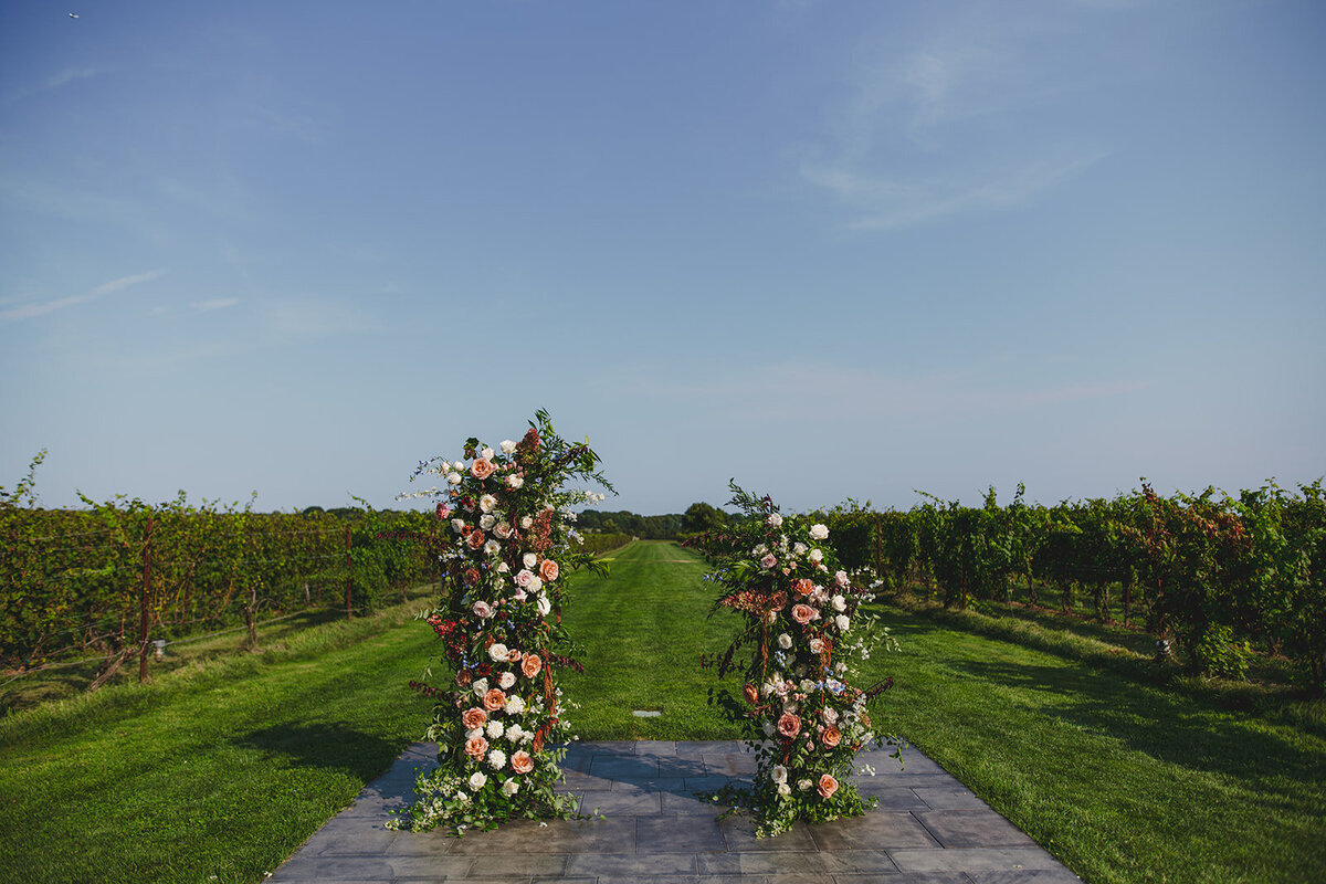 saltwater-farm-vineyard-wedding-ceremony-arch-nightingale-wedding-and-events