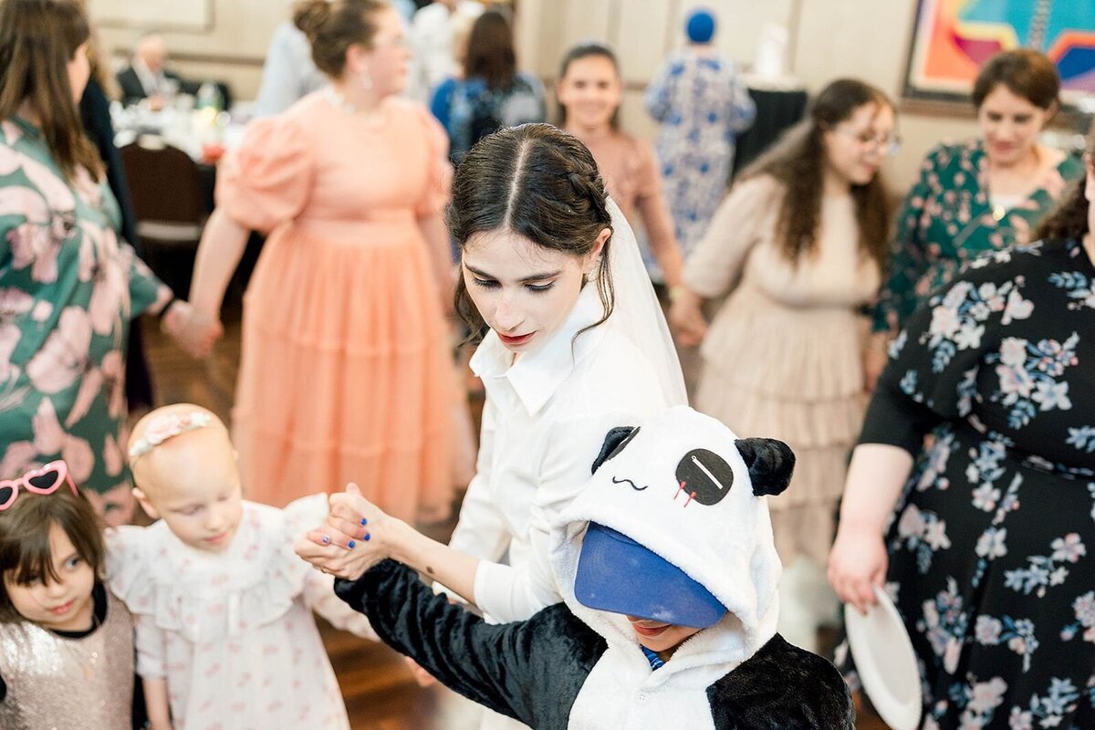 Eliana-Melmed-Photography-Chicago-LosAngeles-Jewish-WeddingPhotographer-CarmiKalman-WomensDancing-00106
