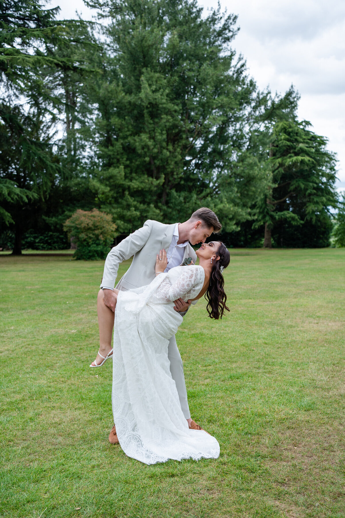 Chloe Bolam - UK Wedding and Engagment Photographer - Swanbourne House Wedding Venue Milton Keynes - Destination Wedding in the UK - 17