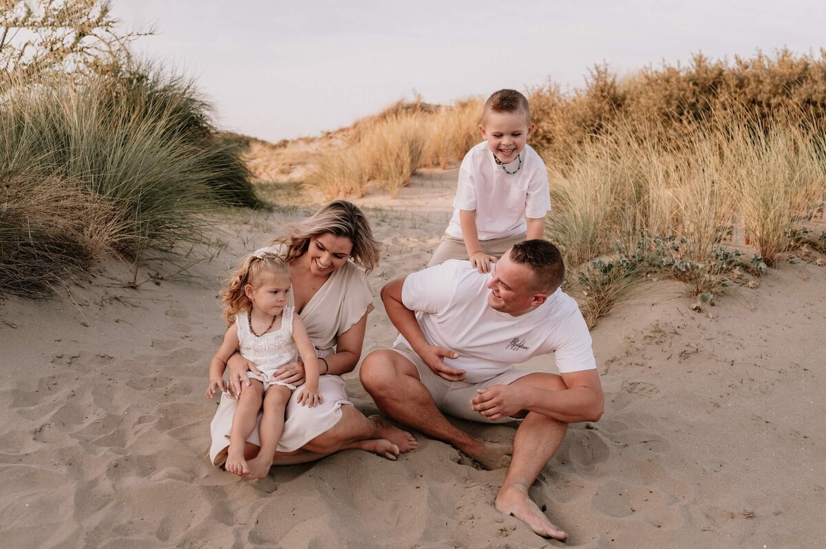Familie fotoshoot strand Den Haag Tessa Zwaan Fotografie 10