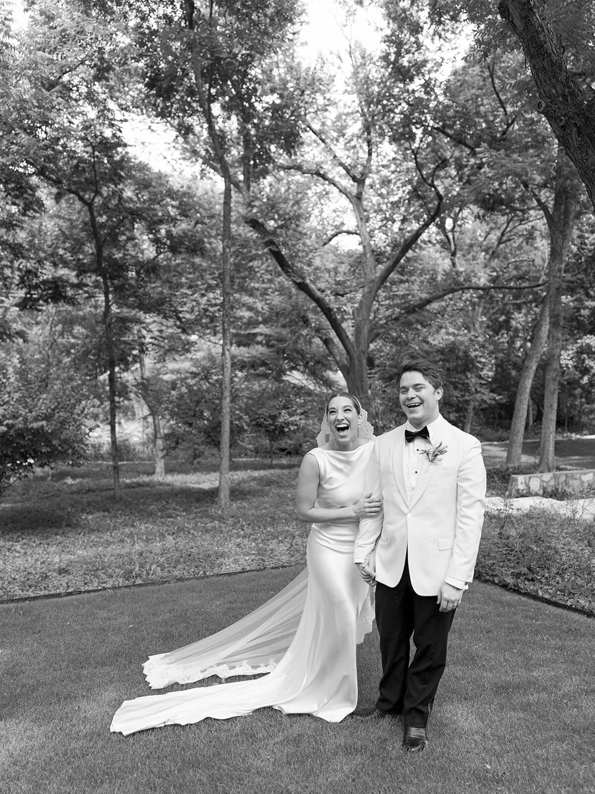 NicoleChase-Wedding-featherandtwine-231-FineArt-Film-Texas-WeddingPhotographer-RuétPhoto-