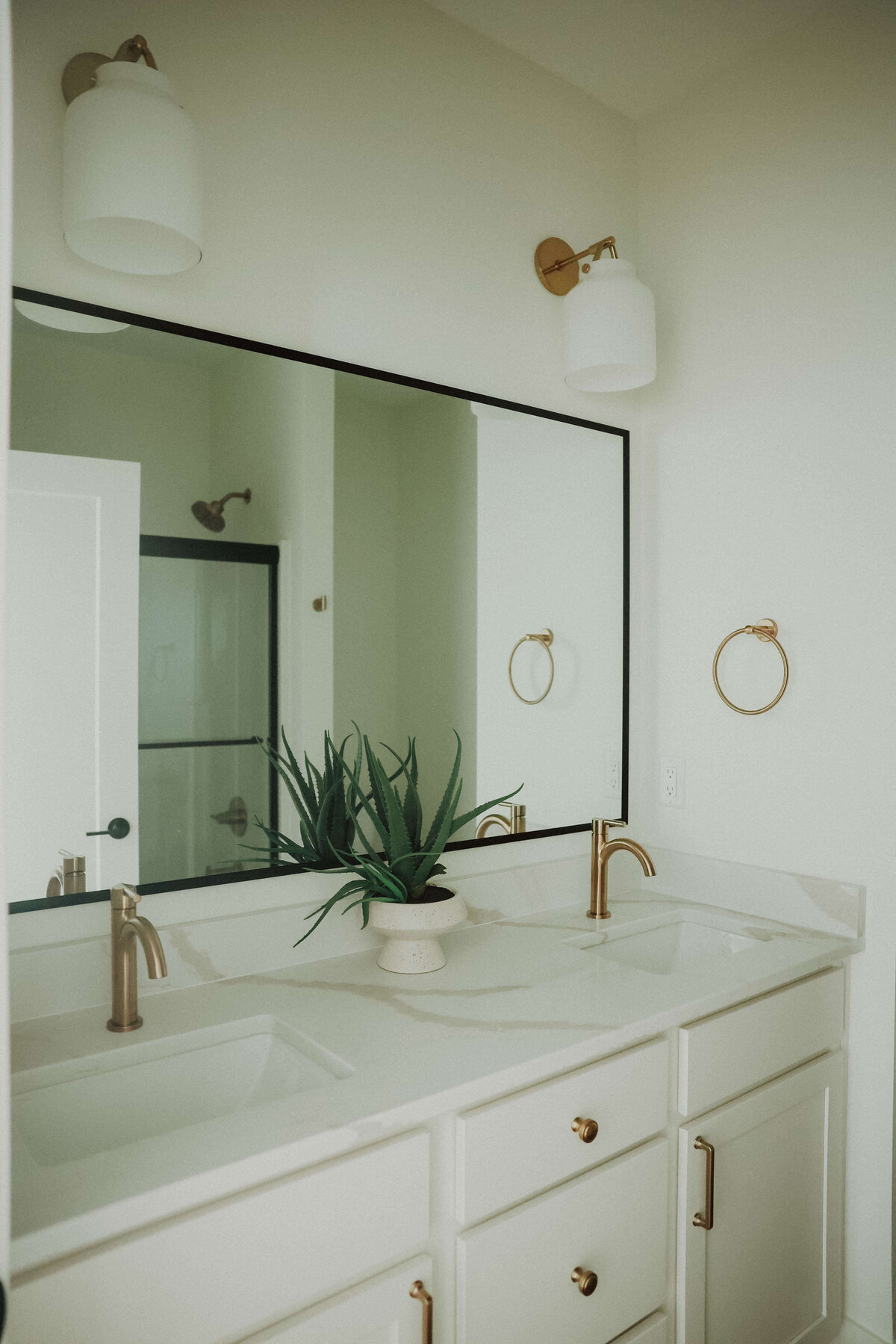 4108-Bathroom-Panora-Central-Iowa-Custom-Home-JRL-Builders-E23A9108