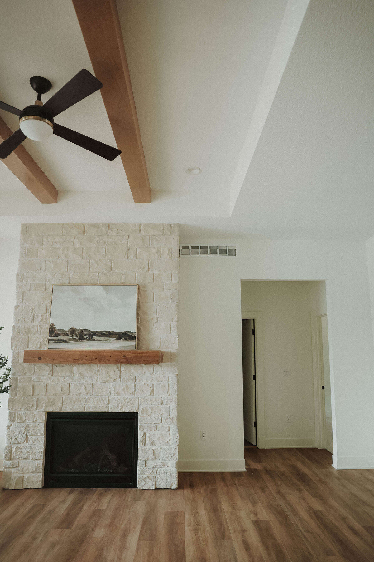 4108-Livingroom-Panora-Central-Iowa-Custom-Home-JRL-Builders-E23A9004