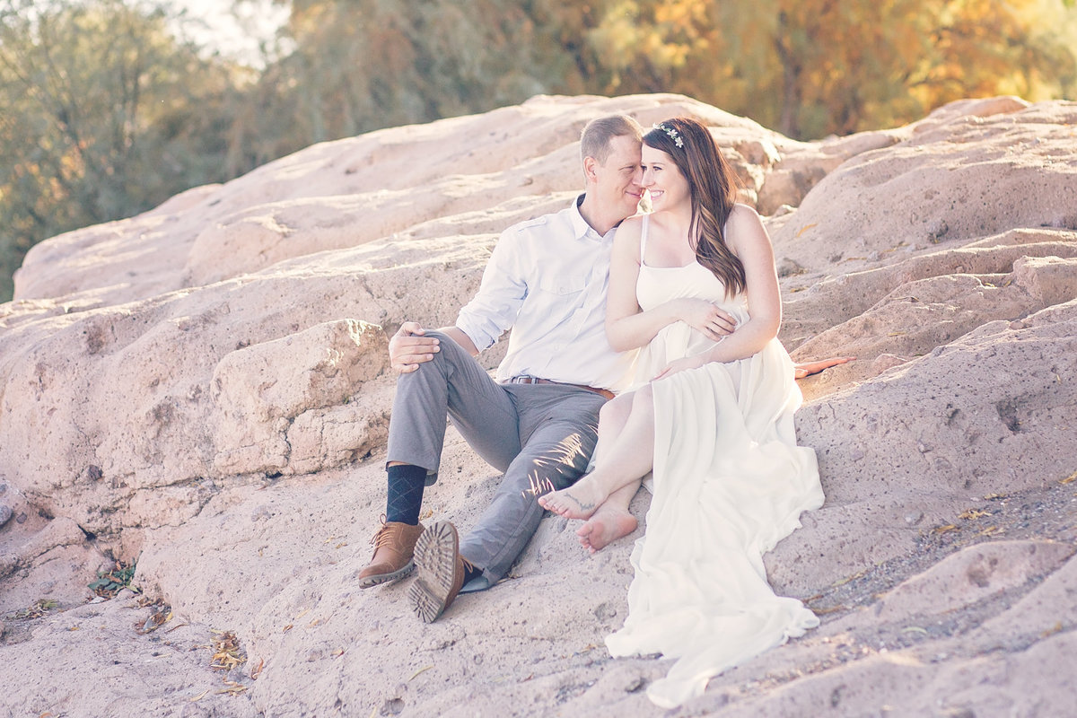 desert maternity session at rio verde river, arizona by plume designs and photography
