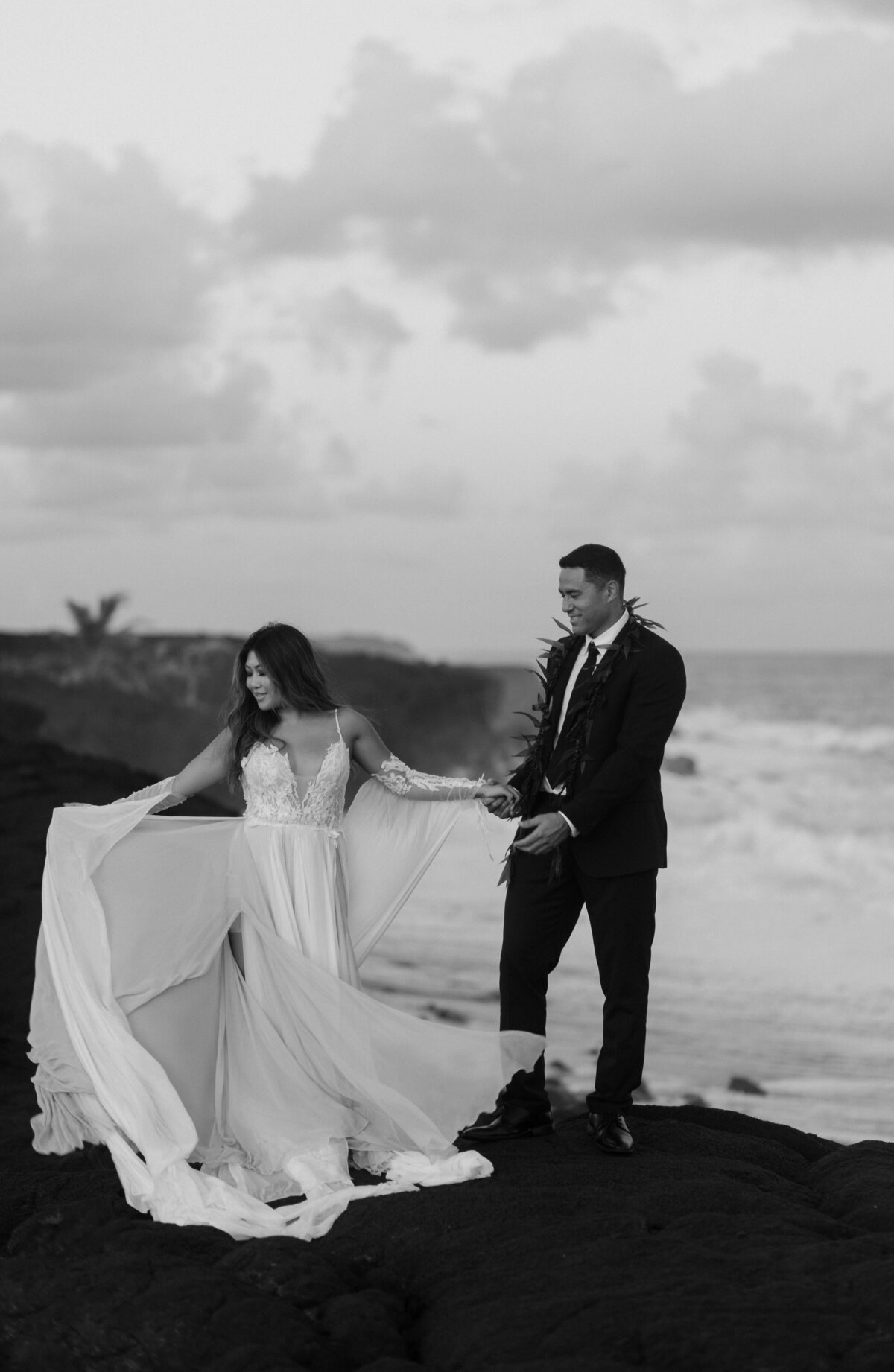 hawaii-black-sand-beach-elopement-cara-marie-photography-co-1