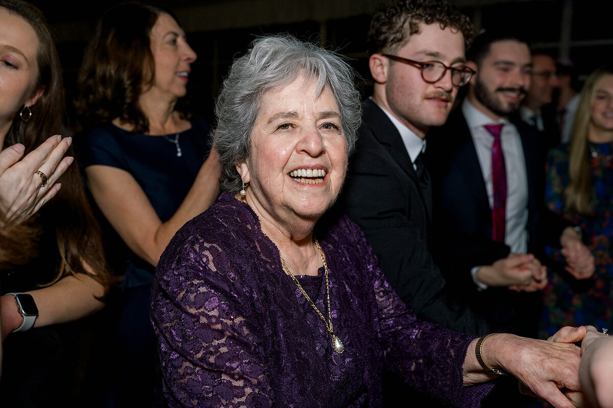 Eliana-Melmed-Photography-Chicago-LosAngeles-Jewish-WeddingPhotography-SimchaDancing-00134