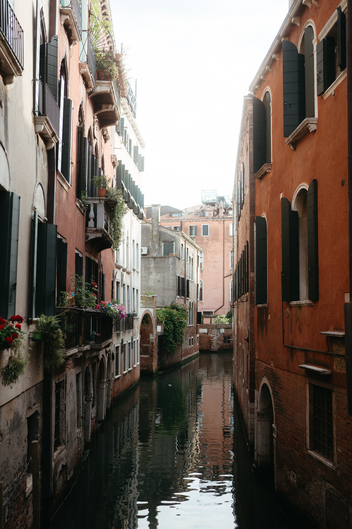 the_chaffins_international_destination_wedding_elopement_photographers_sammie_chaffin_micah_editorial_adventure_photos_travel_venice_italy_1