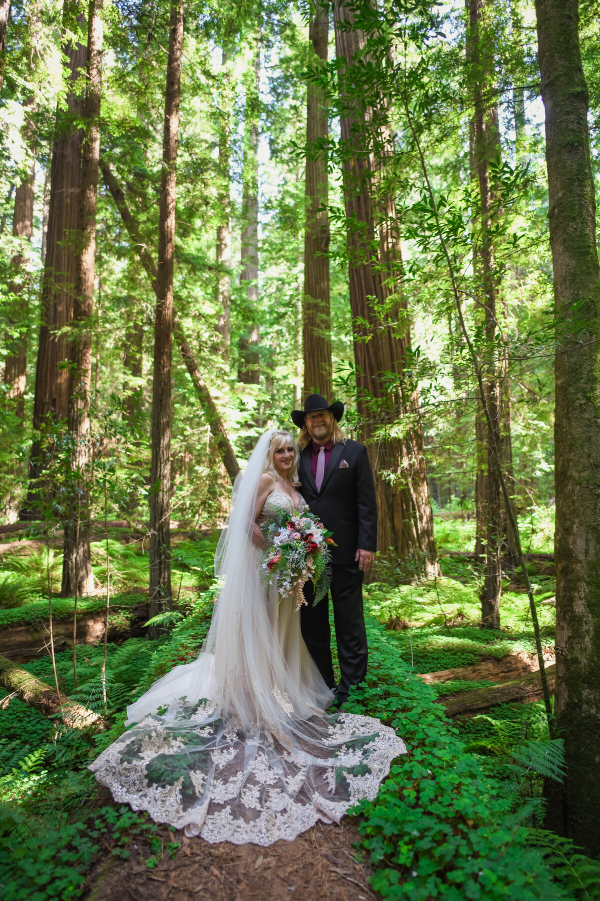 Redway-California-elopement-photographer-Parky's-Pics-Photography-redwoods-elopement-Avenue-of-the-Giants-Pepperwood-California-12.jpg