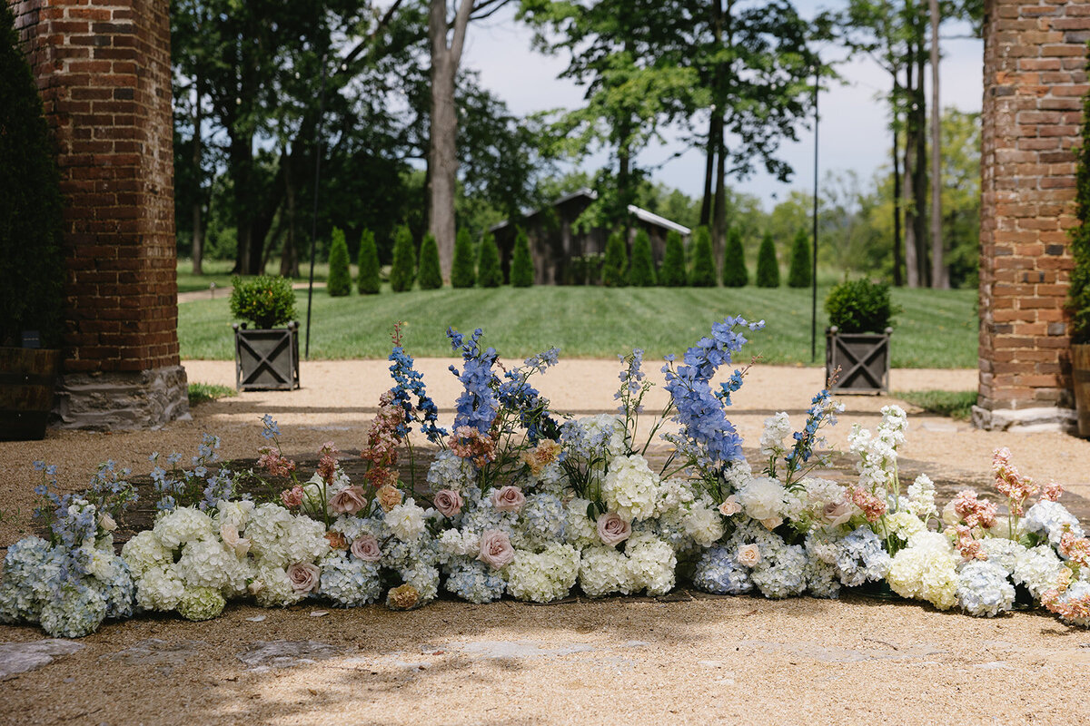 Heartland of Versailles - Ground Arch for Outdoor Wedding Ceremony