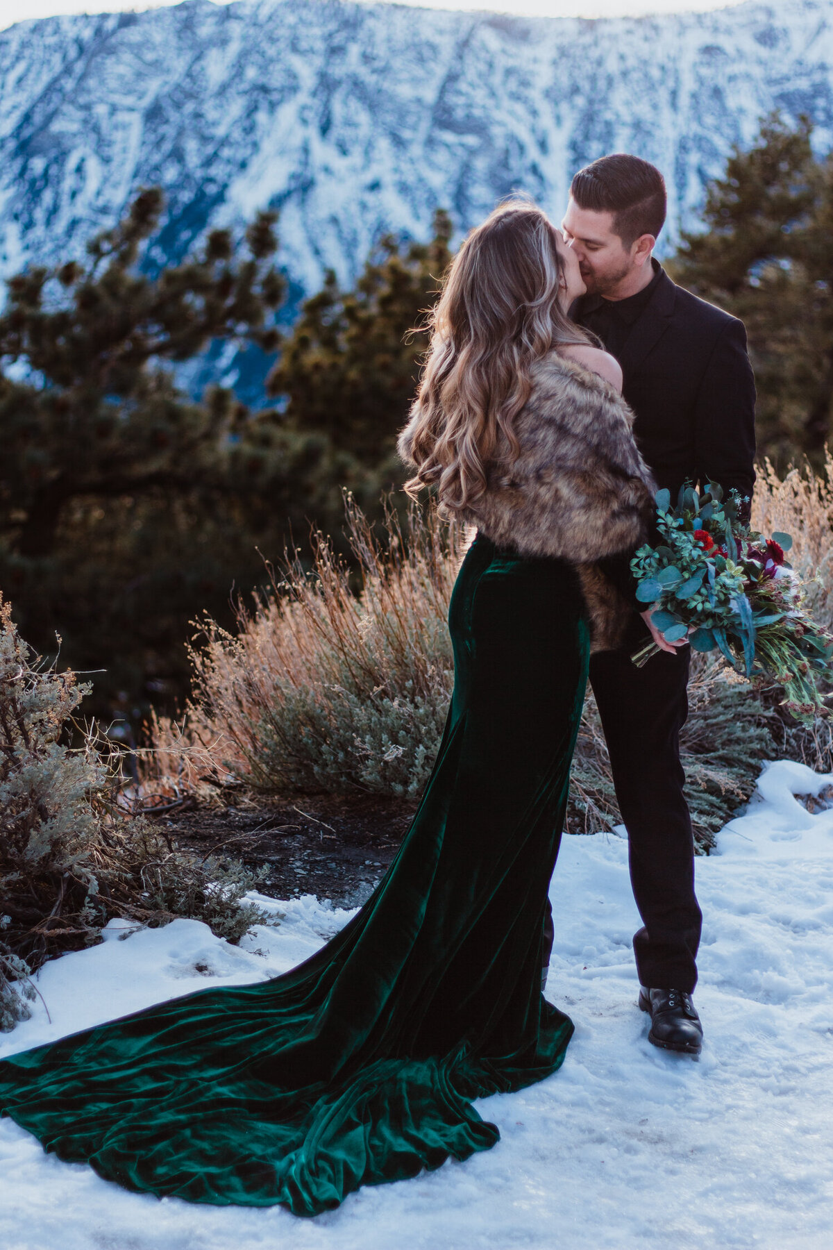 wrightwood_elopement_couple_winter_sunset017