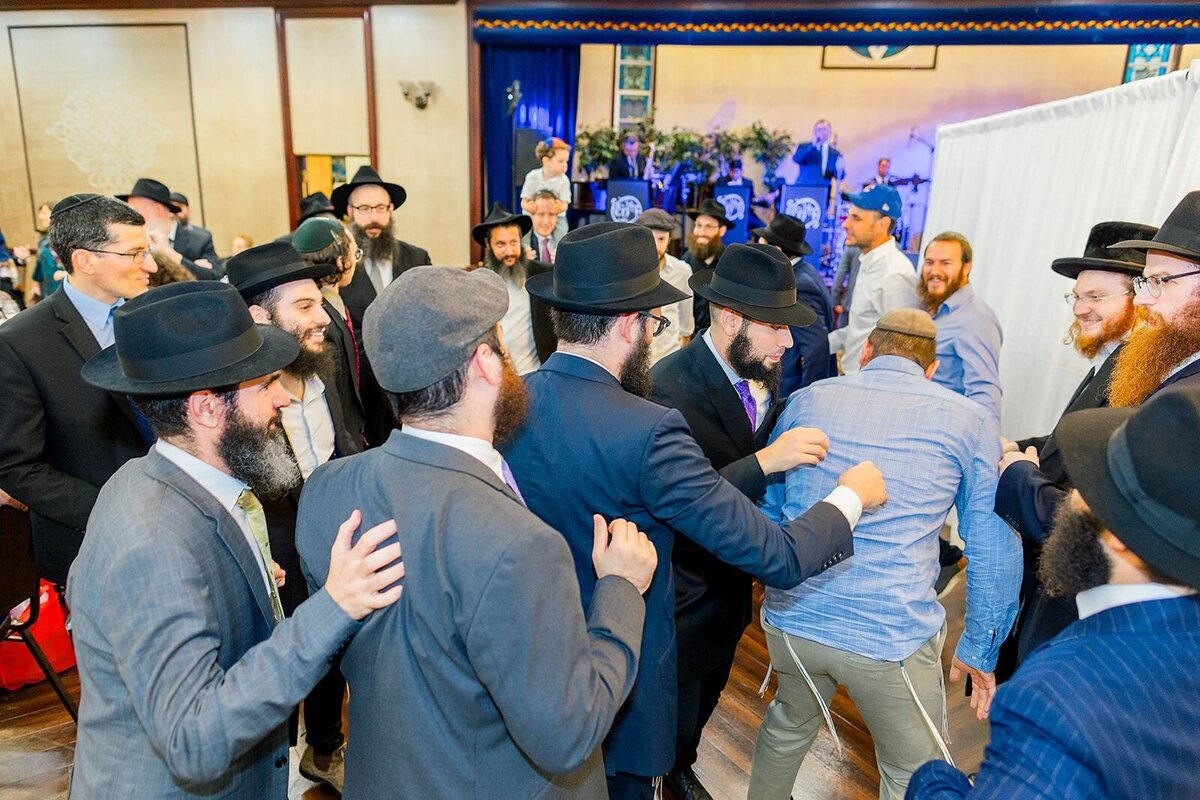 Eliana-Melmed-Photography-Chicago-LosAngeles-Jewish-WeddingPhotographer-CarmiKalman-MensDancing-00002