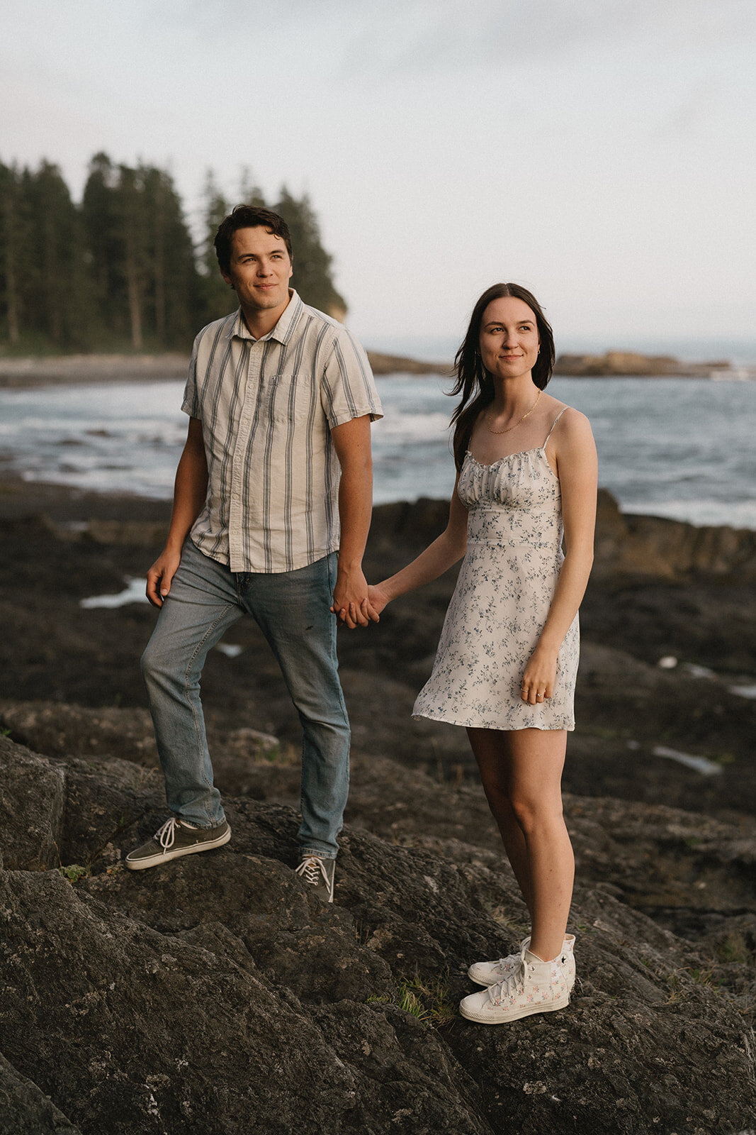 Botanical-Beach-Engagement-Photos-5