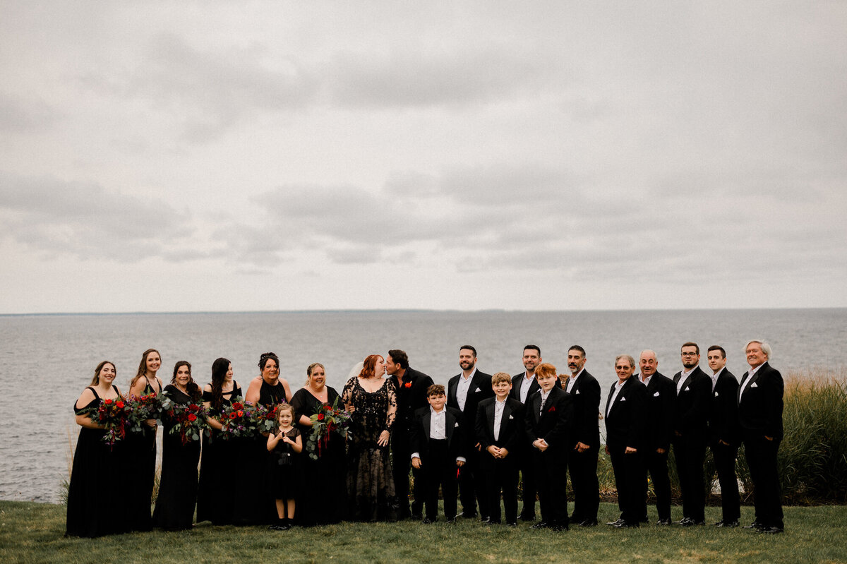 bridal-party-photos-at-the-cliff-house-in-maine