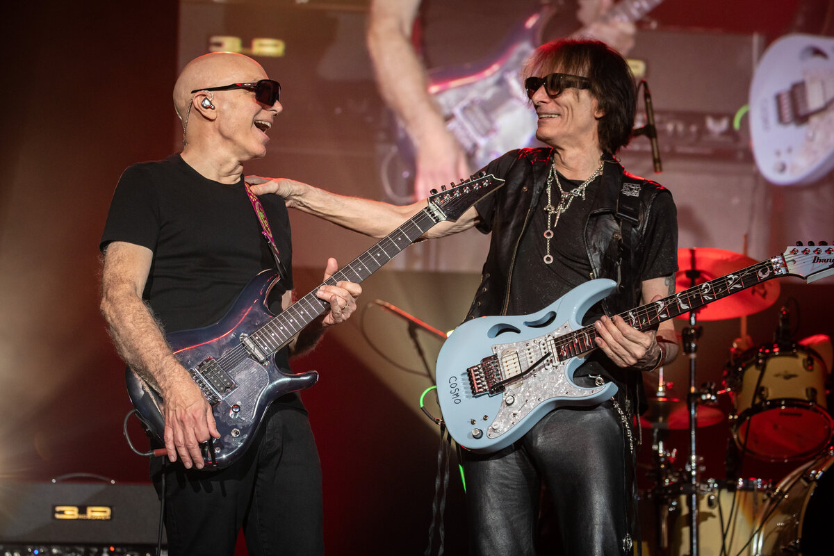 C5D_3647-JoeSatriani-SteveVai-Photo©JonLuini