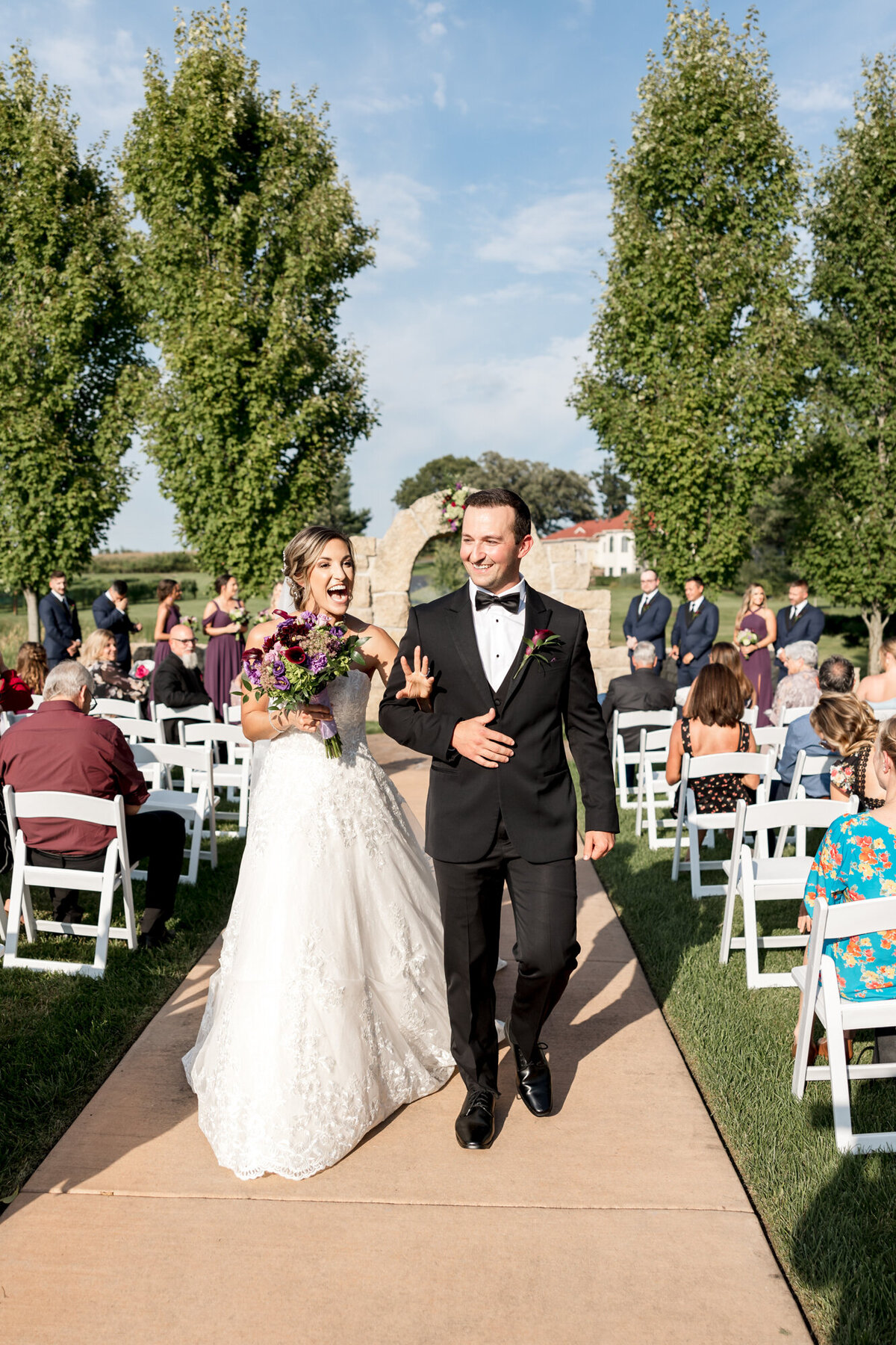Summer-Wedding-DC-Estate-Winery-Beloit-Illinois-Meg-Dunn-Photography-60