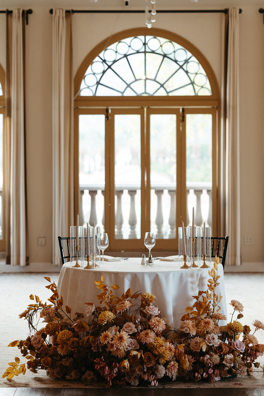 Fall sweetheart table florals with peach and brown flowers at La Quinta Resort