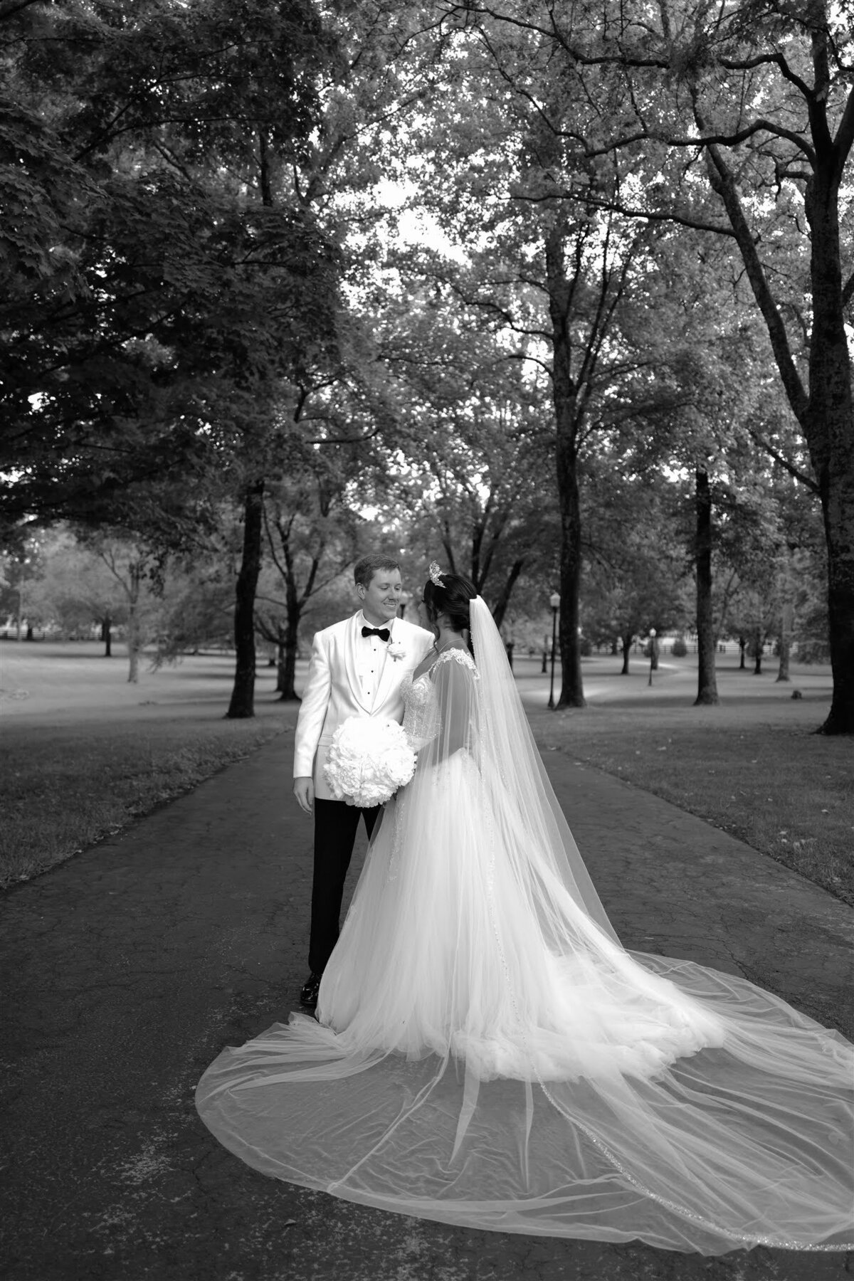 Bride veil black and white wedding photo b&w Nashville Tennessee