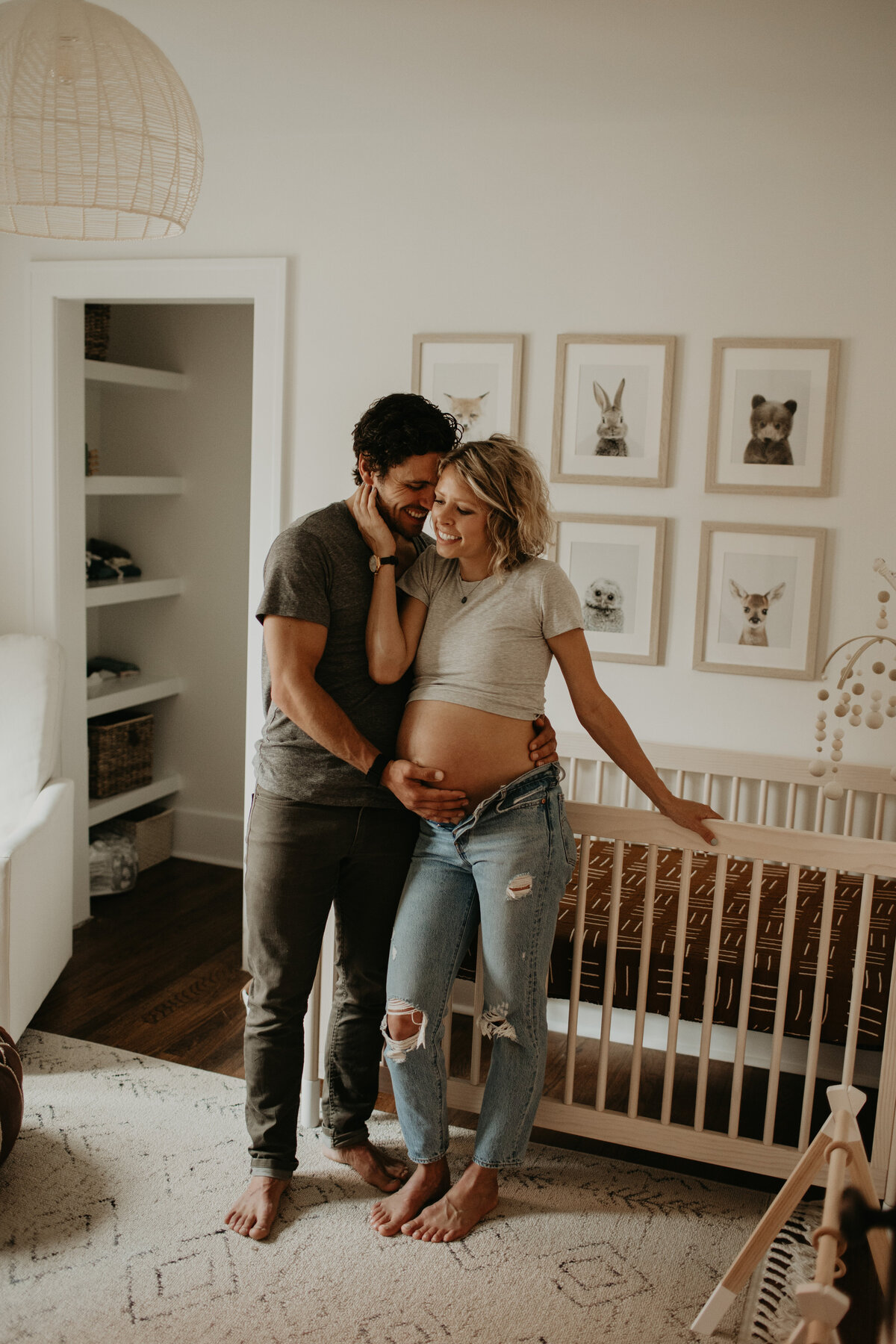 In-home-intimate-maternity-couples-photoshoot-michigan-royal-oak-16