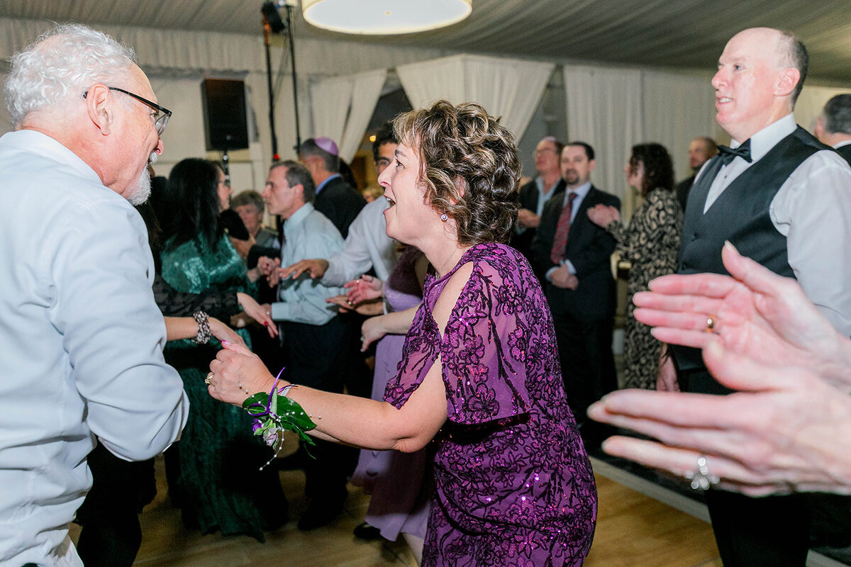 Eliana-Melmed-Photography-Chicago-LosAngeles-Jewish-WeddingPhotography-SimchaDancing-00159