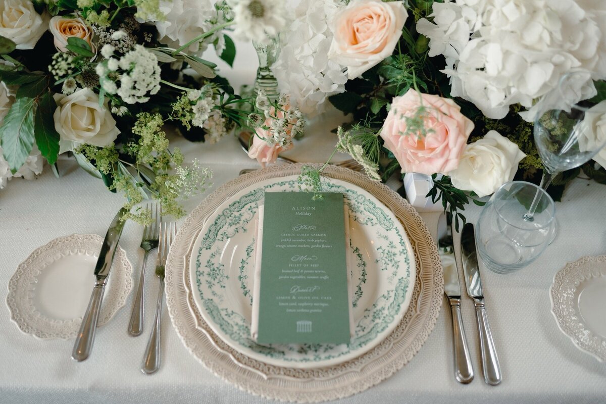 elegant-english-garden-wedding-table-setting