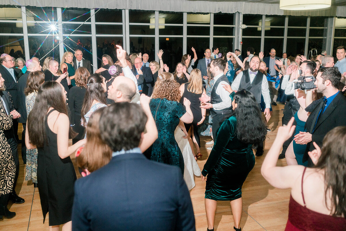 Eliana-Melmed-Photography-Chicago-LosAngeles-Jewish-WeddingPhotography-Dancefloor-00198