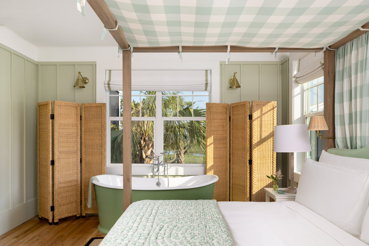 DUN_Accommodations_Suite_Seabrook_Bedroom_Tub_2024_
01