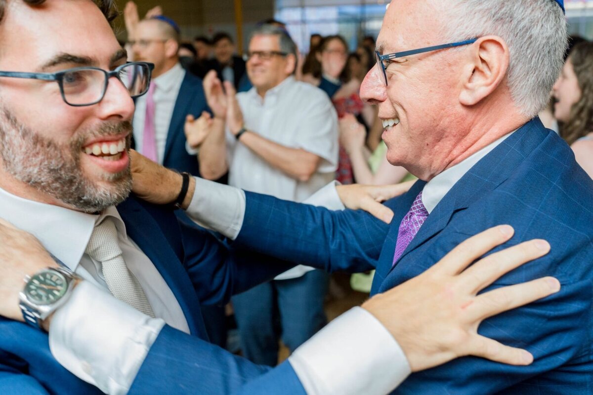 Eliana-Melmed-Photography-Chicago-LosAngeles-Jewish-WeddingPhotography-ShulaNoah-Simcha-Dancing-00123