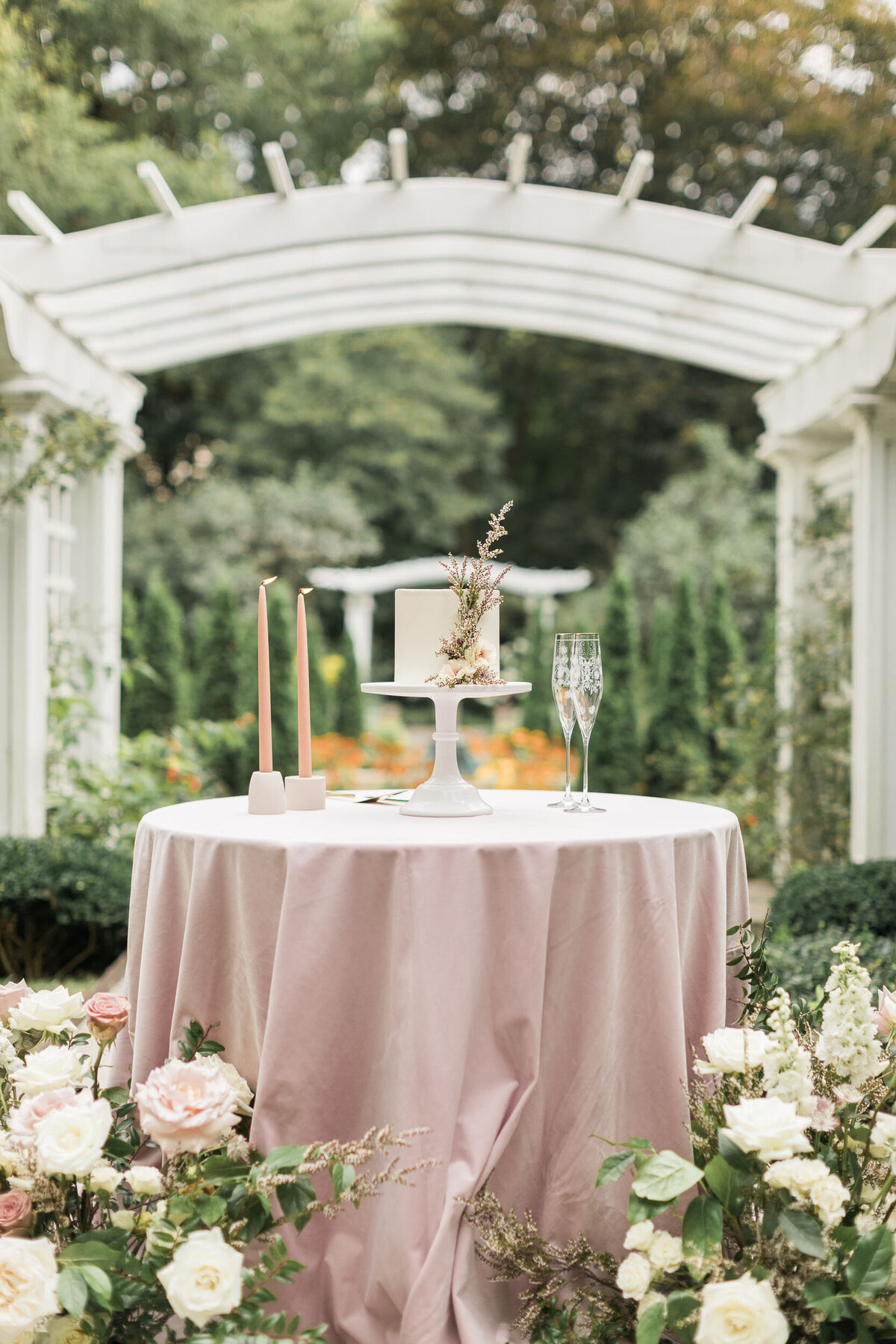 luxury-wedding-cake-florals-elopement-2