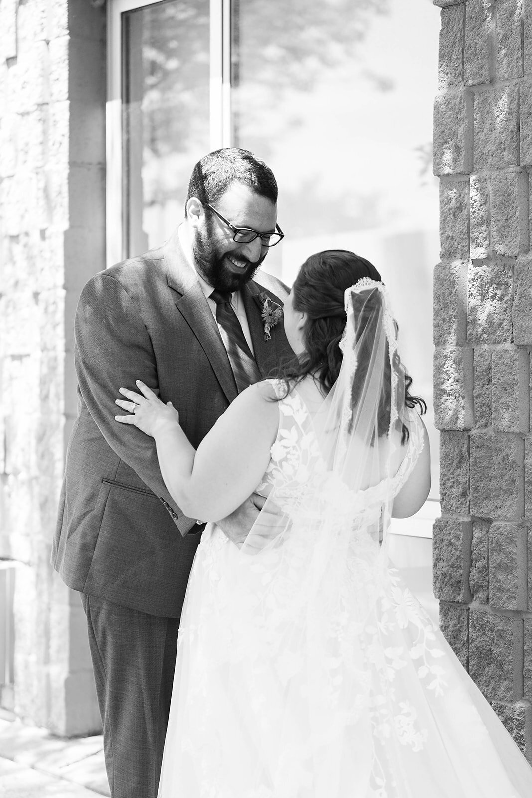Eliana-Melmed-Photography-Chicago-LosAngeles-Jewish-WeddingPhotography-ElianaSklar-FirstLook-00092