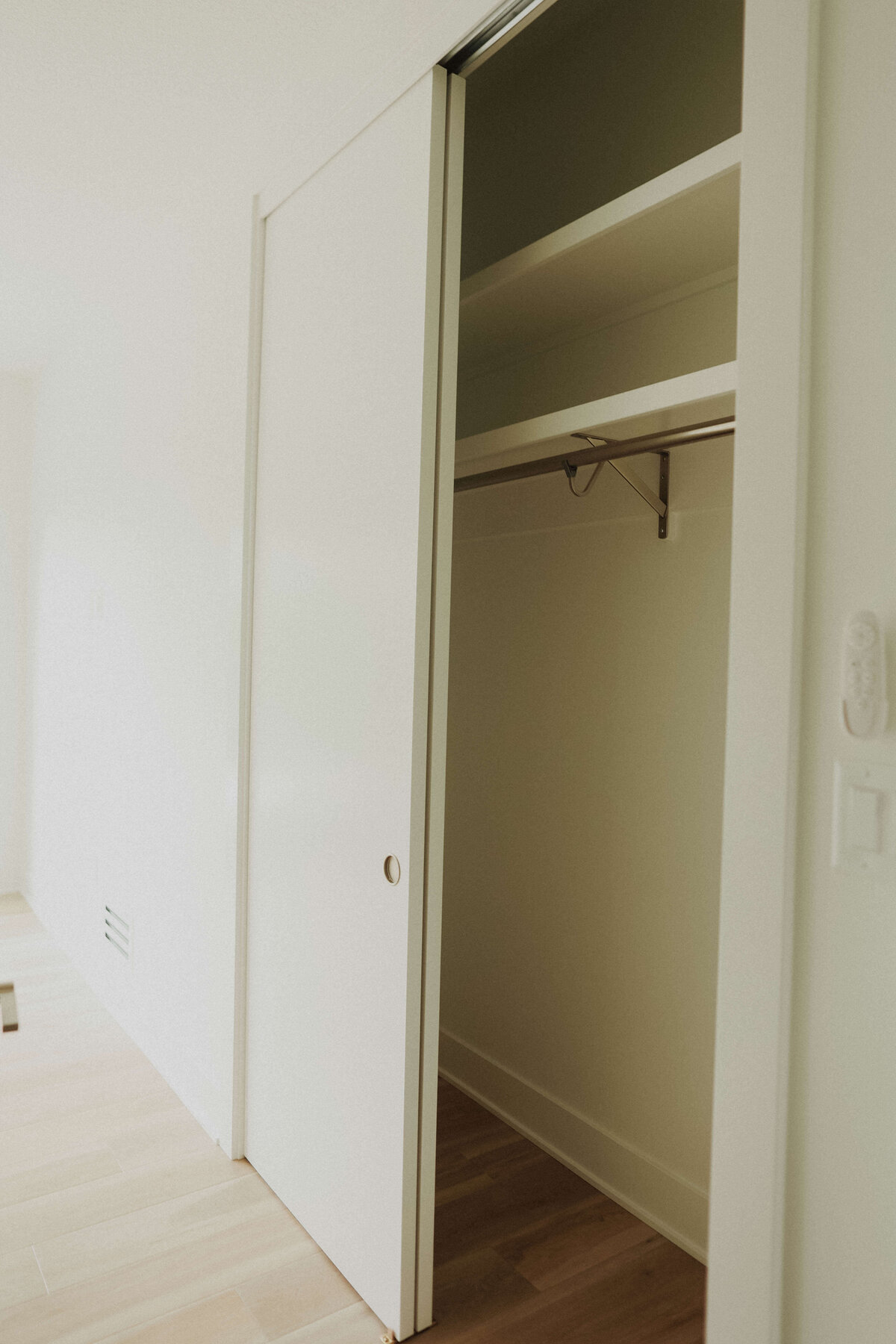 1320-Closet-Polk-City-Central-Iowa-Custom-Home-JRL-Builders-3F1A4859