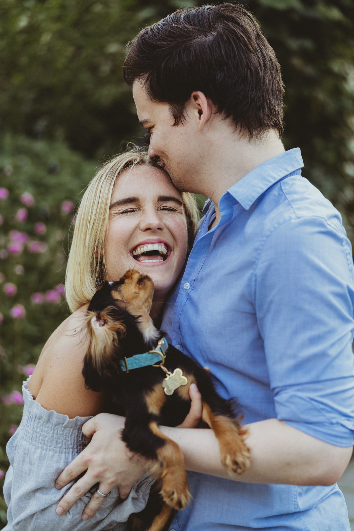 SMILING COUPLE WITH PUPPY ENGAGEMENT PHOTOGRAPHY SESSION