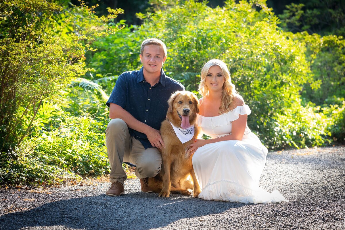 engagement-session-kneeling-dog