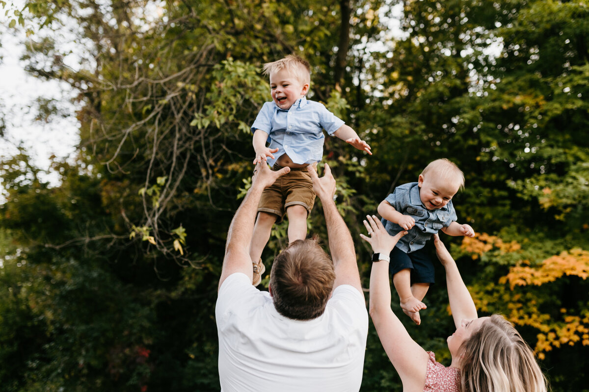 Glaeser-Family-Minnetonka-Orchards-Kelsey-Heeter-Photography-Preview-229 (1)