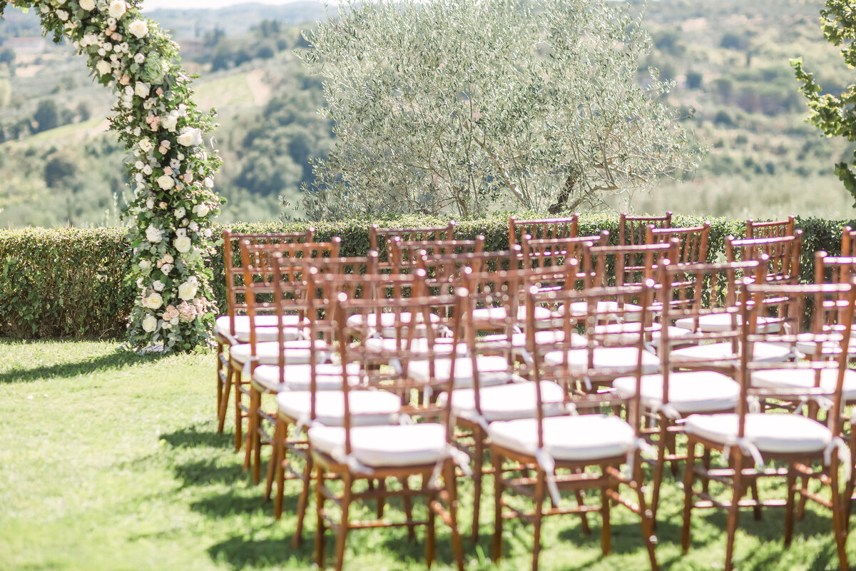 ceremony-setup-for-italian-wedding-at-luxury-villa